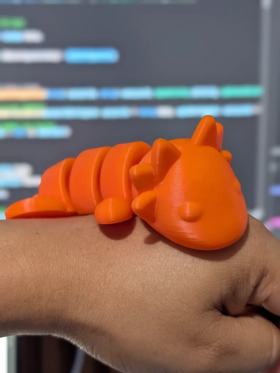 Figura segmentada naranja · fotografía real