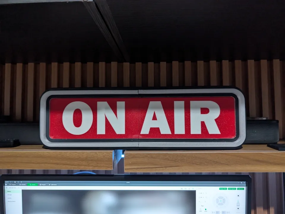 Letrero ON AIR · fotografía real