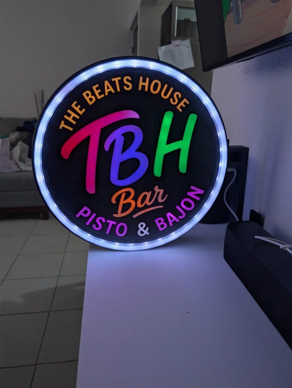 Letrero TBH · fotografía real del nuevo lote
