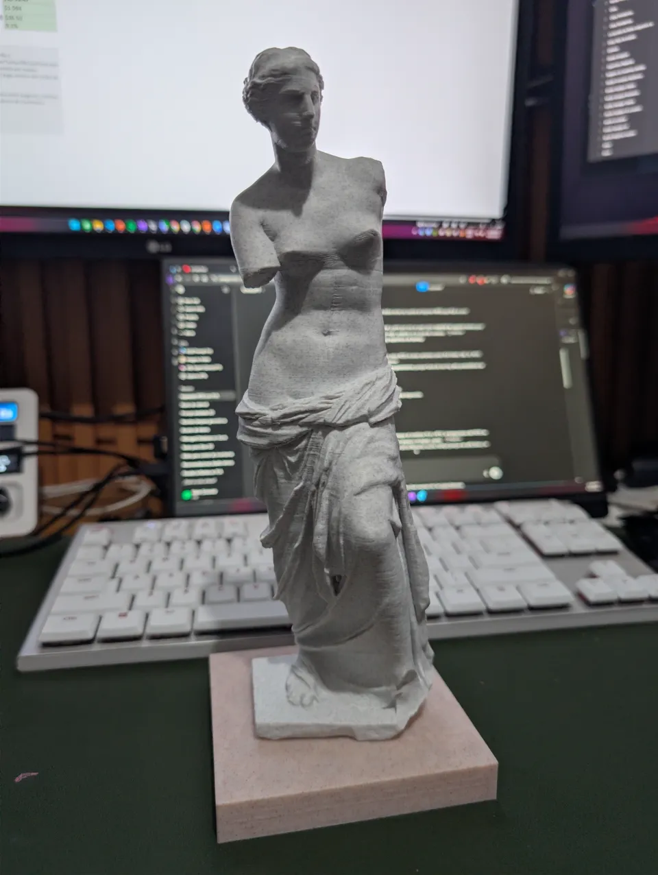 Estatuilla clásica · fotografía real 3